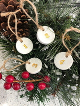 Load image into Gallery viewer, 25 Advent Calendar Tags - Reusable Advent Calendar - 25 White Clay Numbers - Clay Tags - Jute Twine