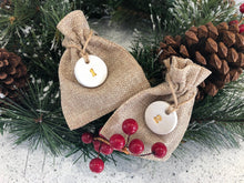 Load image into Gallery viewer, 25 x Christmas Advent Calendar Tree Hanging Bags, Clay Tags, Advent Calendar, Hessian Christmas Bags