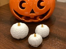 Load image into Gallery viewer, Trio of Pumpkins with Gold Stalks
