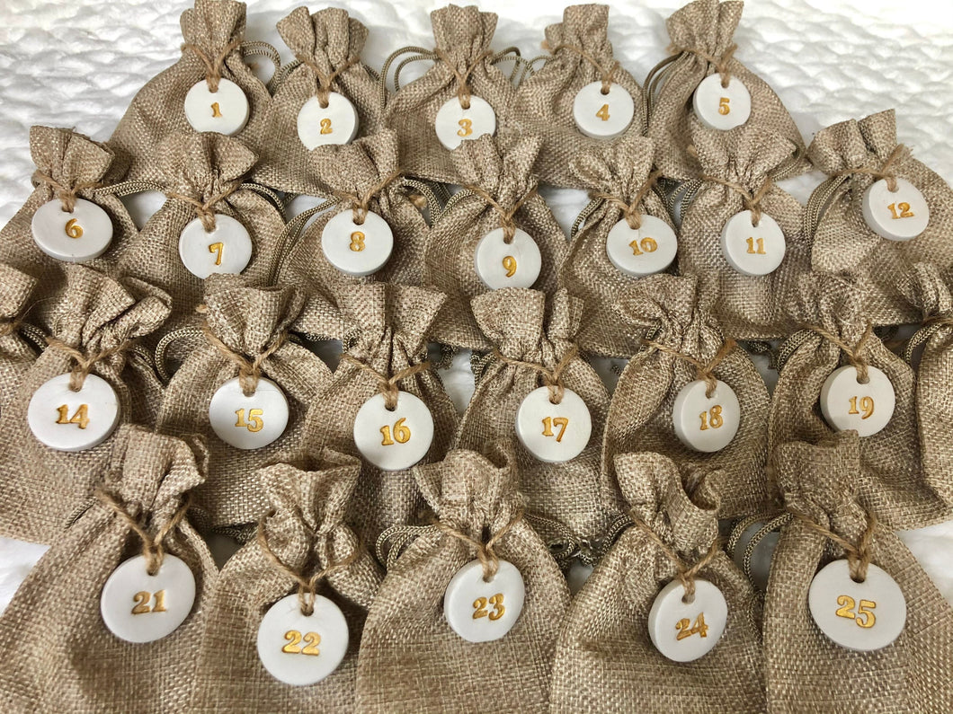 25 x Christmas Advent Calendar Tree Hanging Bags, Clay Tags, Advent Calendar, Hessian Christmas Bags